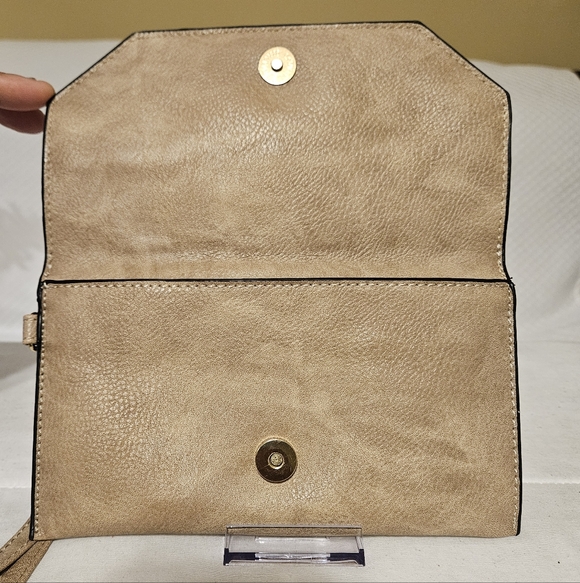 Teddy Bear with Round Gold Studs Wristlet - NWOT - Picture 3 of 6